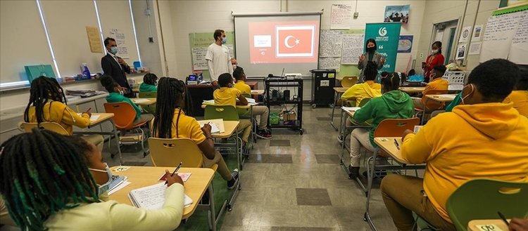 Türkiye, Yunus Emre Enstitüsünün organizasyonuyla Washington’daki bir okulda tanıtıldı