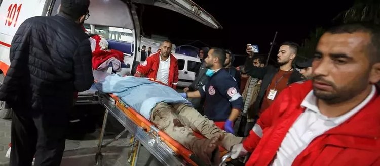 İsrail saldırılarında Gazze’de yaralanan 53 kişi, tedavileri için Tunus’a getirildi