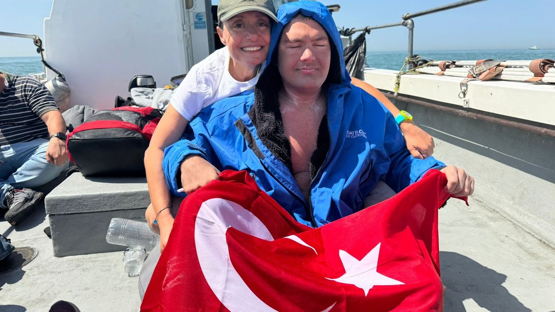 34 KİLOMETRELİK MANŞ’I 13 SAAT 26 DAKİKADA GEÇTİ