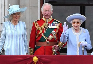 Kraliçe Elizabeth’in 70. yıl taht kutlama töreni başladı