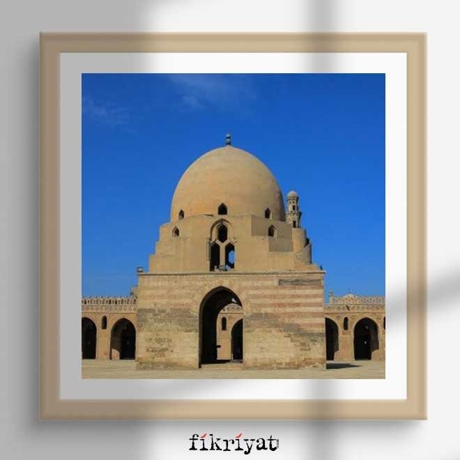 Üzerinde ezan okunan şadırvan