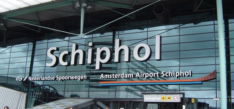Snow grounds dozens of flights at Amsterdam airport