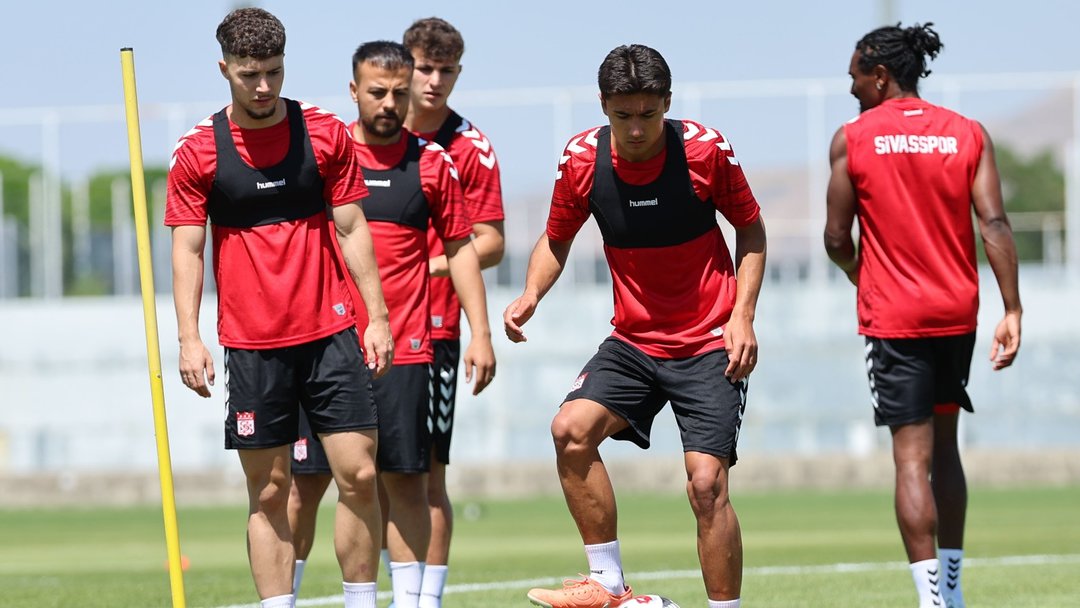 SİVASSPOR 4 TAKVİYE BİRDEN YAPTI
