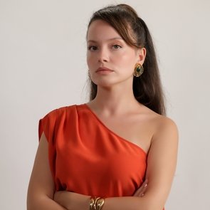 Gizem Arıkan  – Kimdir