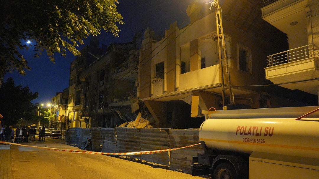 İSTANBUL’DA KORKUTAN ÇÖKME