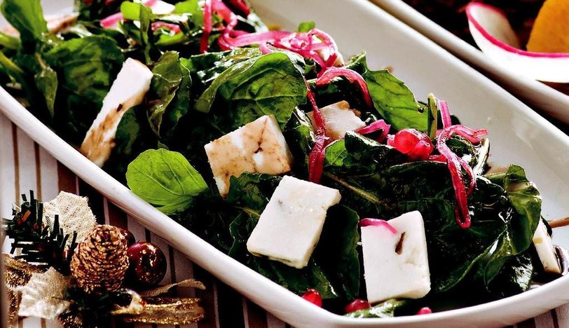 Otlu Peynirli Nar Ekşili Roka Salatası