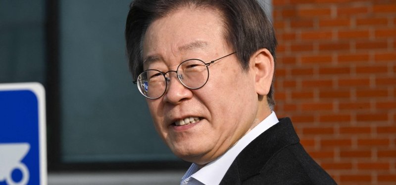 Attack on S. Korean opposition leader aimed to 'keep him from presidency': police
