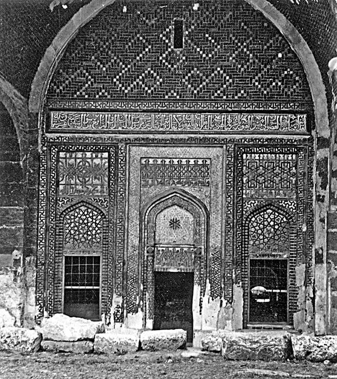 ÇİNİ SÜSLEME UYGULANMIŞ İLK ÖNEMLİ YAPI