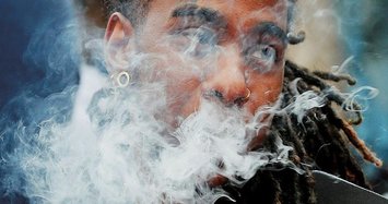 US vaping illnesses top 1,000, death count is up to 18