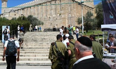 Israel army storms Ibrahimi Mosque in Hebron, forbids call to prayer