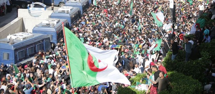 Cezayir’de göstericiler ’yönetim sisteminde köklü değişiklik’ istiyor