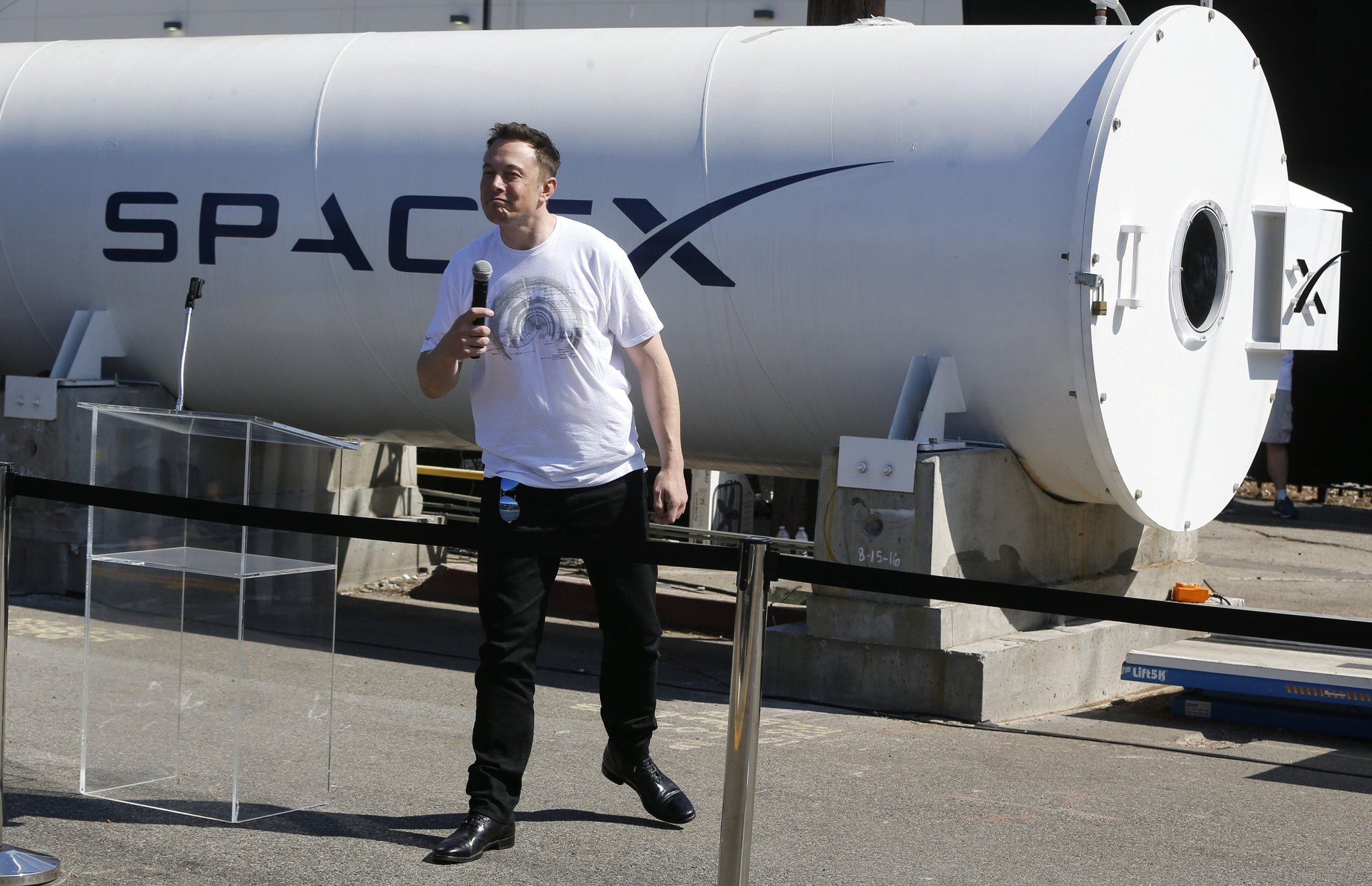 MUSK, GÖZÜNÜ REKORA DİKTİ