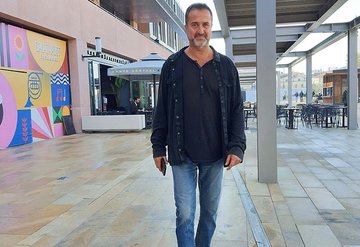 Akaretlerde patrondan sergi