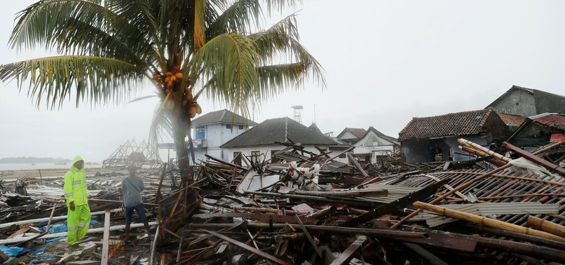 HIGH WAVES, EXTREME WEATHER WARNINGS ISSUED FOR INDONESIAN COAST HIT BY TSUNAMI
