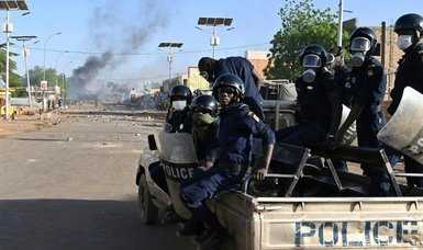 Heavy gunfire heard near Niger's presidential palace