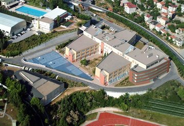 Sosyetik okulda bıçaklı saldırı ve darp