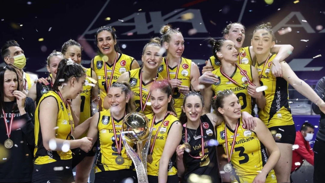 VAKIFBANK’TA YAPRAK DÖKÜMÜ SÜRÜYOR