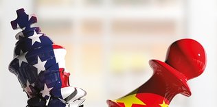 Çin şişeden çıktı bir kere