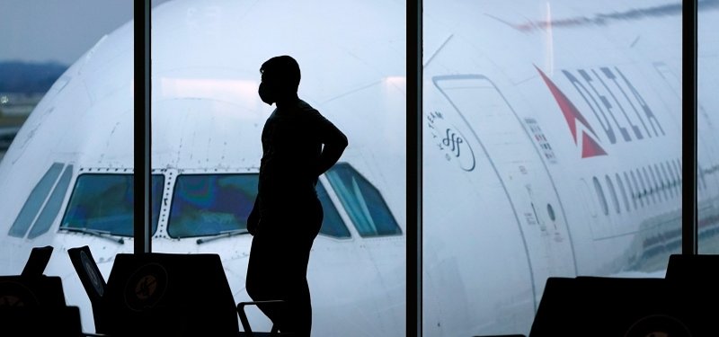 Flight cancellations pile up on busy Memorial Day weekend