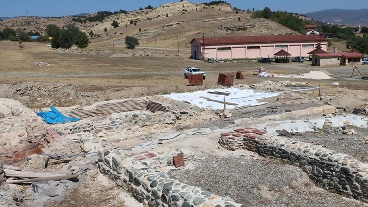 Kastamonu’daki Pompeiopolis Antik Kenti’nde mozaikler yerine yerleştirildi