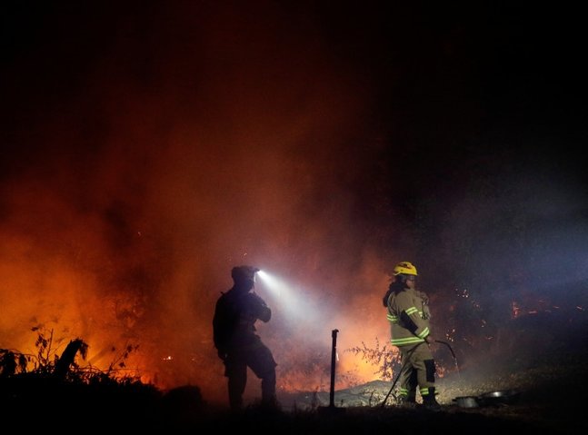 Four dead in Chile as fires blaze through area south of capital