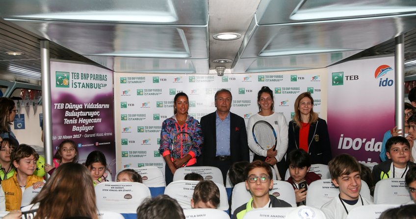 TEB BNP Paribas İstanbul Cup’ın son şampiyonları Çağla Büyükakçay ve İpek Soylu genç tenisçilerle buluştu.