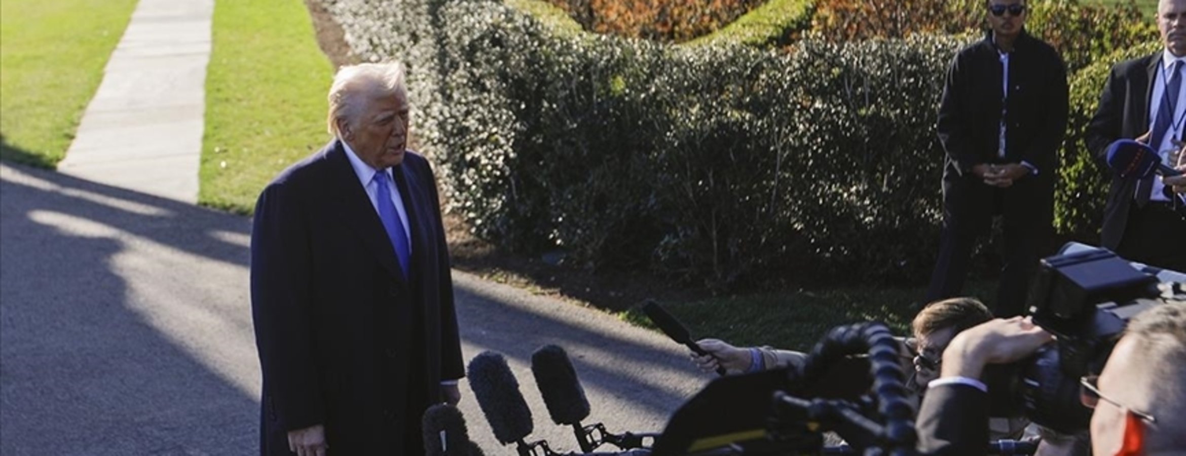 Trump, ABD’de üretilmeyen tüm otomobillere yüzde 25 tarife uygulayacaklarını açıkladı