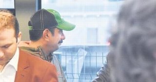 Ünlü oyuncu metrobüsten vazgeçmiyor