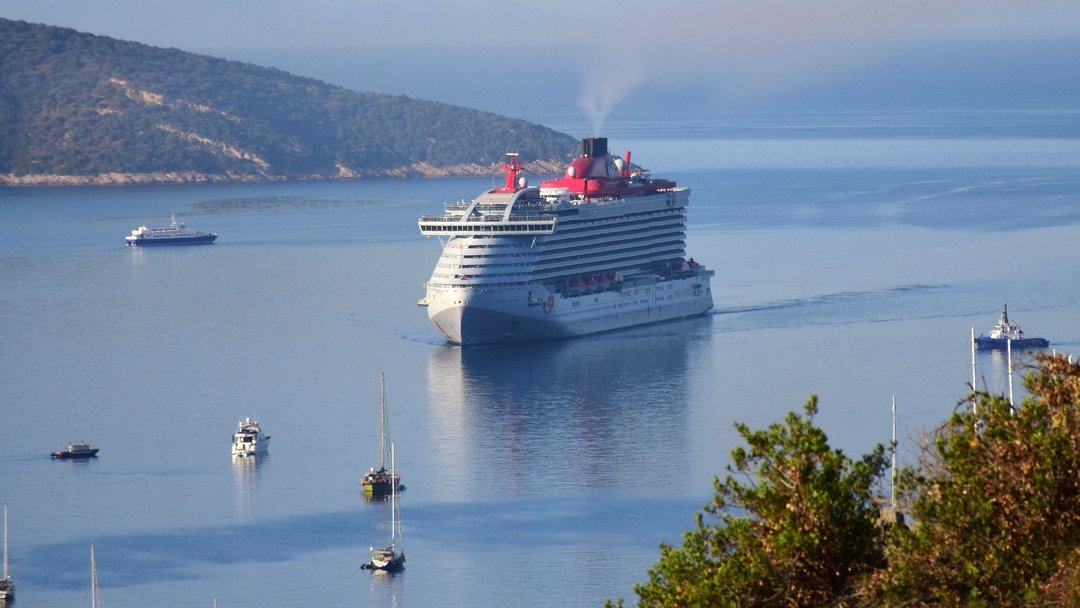 BODRUM’A RESİLİENT LADY KRUVAZİYERİYLE 2 BİN 556 YOLCU GELDİ