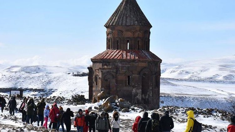 ’Orta Çağ’ın hoşgörü kenti Ani’ çetin kışta da ilgi görüyor