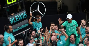 Mercedes win 5th consecutive F1 constructors' title