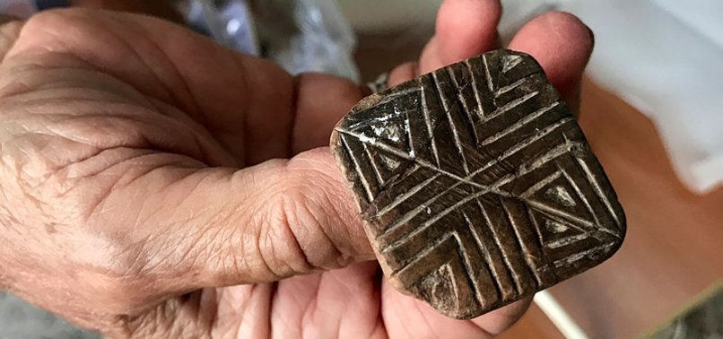 9,000-YEAR-OLD SEAL DISCOVERED IN SOUTHERN TURKEY