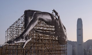 Bir heykel şehre uğursuzluk getirir mi?