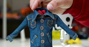 Turkish tailor Andaç sews the world's smallest jean jacket