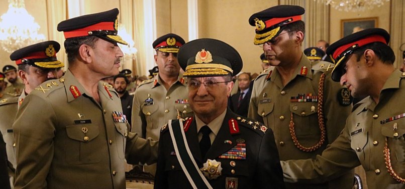 TURKISH LAND FORCES COMMANDER RECEIVES PAKISTAN’S MILITARY HONOR