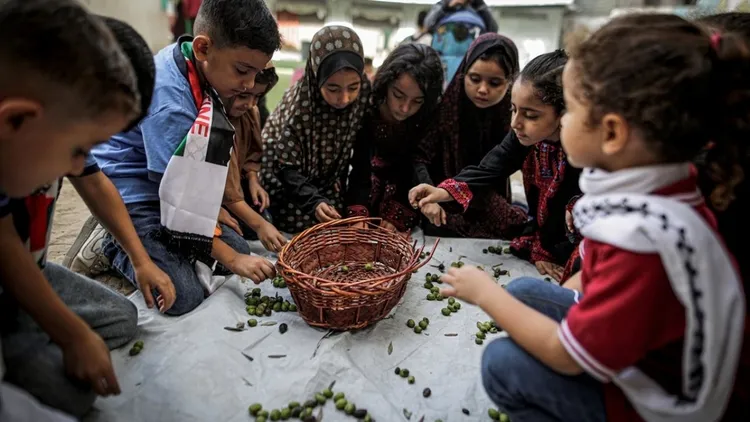 Children keep their traditions alive in Gaza on Palestinian Heritage Day
