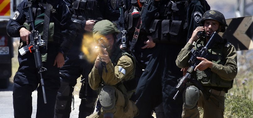 ISRAELI FORCES RAID WEST BANK TOWN, ARREST 10