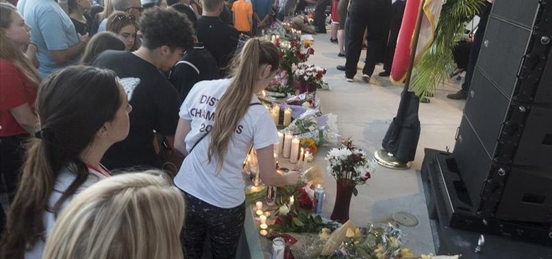 STUDENTS RALLY IN FLORIDA TO STOP SCHOOL SHOOTINGS