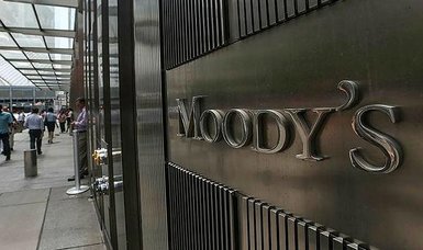 Moody's lowers United Kingdom's outlook to 