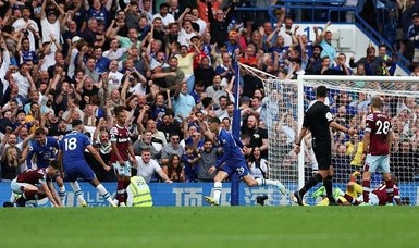 Chelsea come from behind to beat West Ham 2-1