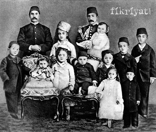 HANEDANIN TEK KADIN ŞAİRİ