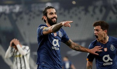 Ten-man Porto stun Juve to reach last eight in thriller