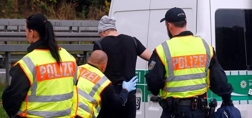 AUSTRIAN POLICE ARREST SIX SUSPECTED HUMAN SMUGGLERS