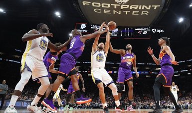 Phoenix Suns overcome heated third quarter, rout Warriors