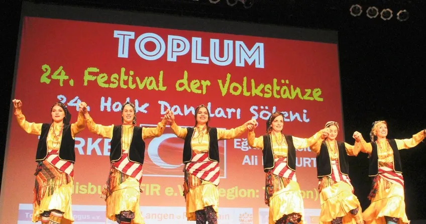 Dans şöleninde mesaj gerginliği