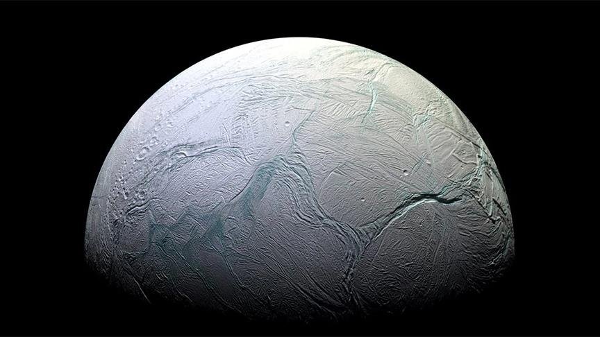 SATÜRN’ÜN UYDUSU ENCELADUS’TA YAŞAM İPUCLARI!