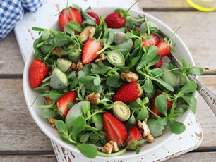 Çilekli, Çağlalı Semizotu Salatası