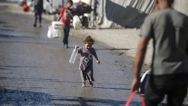 Displaced families in Gaza struggle to survive as humanitarian crisis deepens