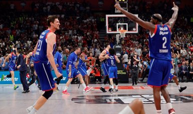 Anadolu Efes become 2021-22 EuroLeague champions by beating Real Madrid 58-57