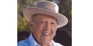 Asırlık yazardan yeni roman